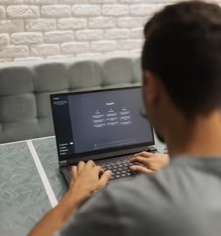 b3710000j00slqjbm004qd000c100cvp 研究发现 AI工具对学生来说是“双刃剑”,需谨慎使用