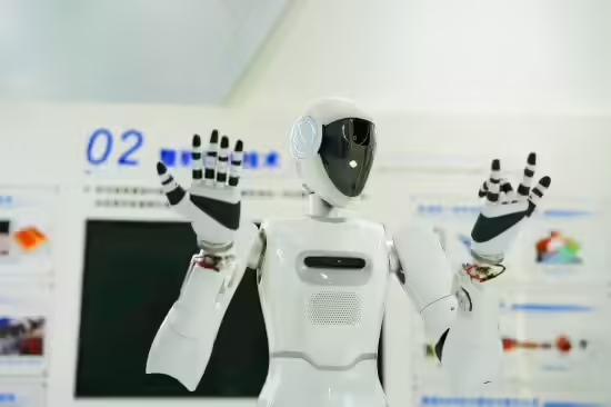 Midea's self-developed humanoid robot into the factory next month "working", the second half of the store as "sales"