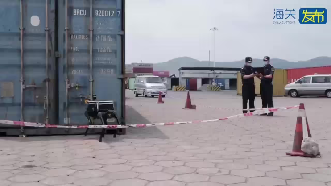 Guangzhou Customs independent research and development, the first national customs radiation detection "robot dog" put into use