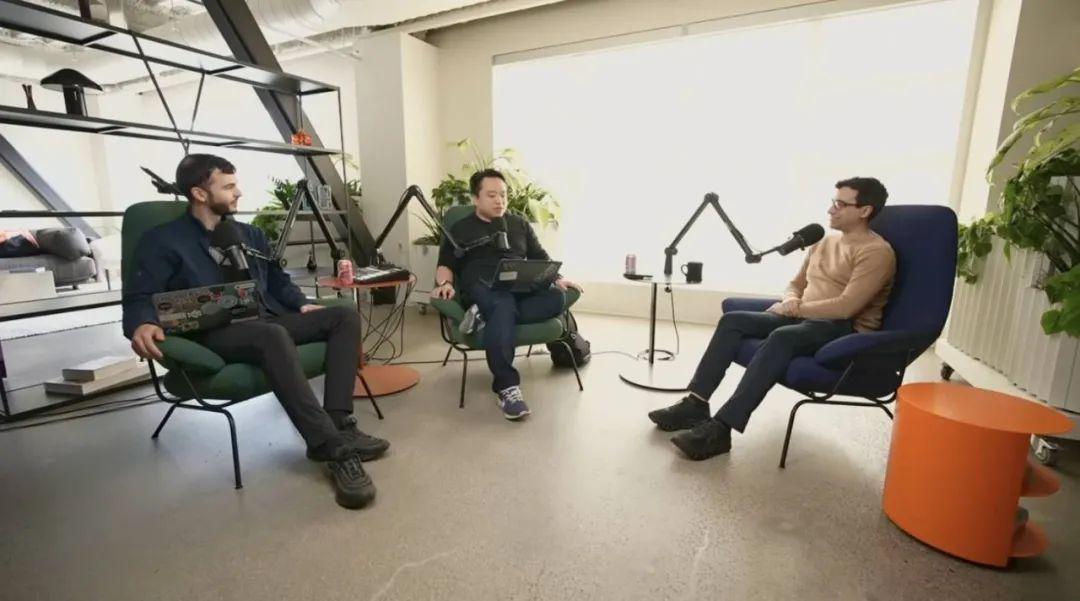 OpenAI Researcher: Model Thinking Like Human Cortex Evolution