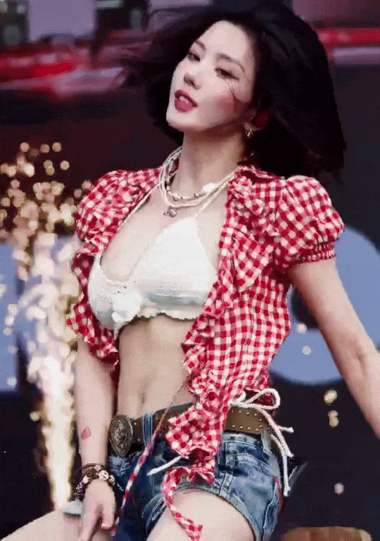 01217df9g00sz9urq04ltd000f000ldm 火爆全网的美女跳舞视频,教你AI工具制作AI美女跳舞视频的完整步骤