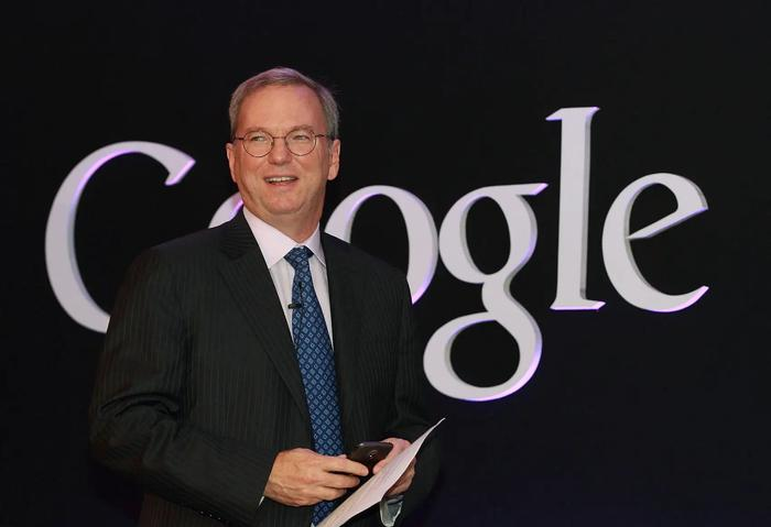 49bd738cj00szqtp60071d000jg00dbp 谷歌前 CEO 施密特:AI 行业不会重蹈“互联网泡沫”覆辙