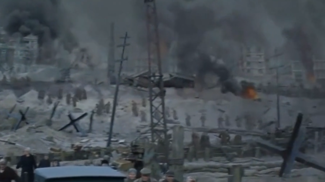 0f58d2c8j00t25mio00grd000th00gkm 如何用AI制作电影?15个专业级运镜,让你的AI视频秒变电影大片