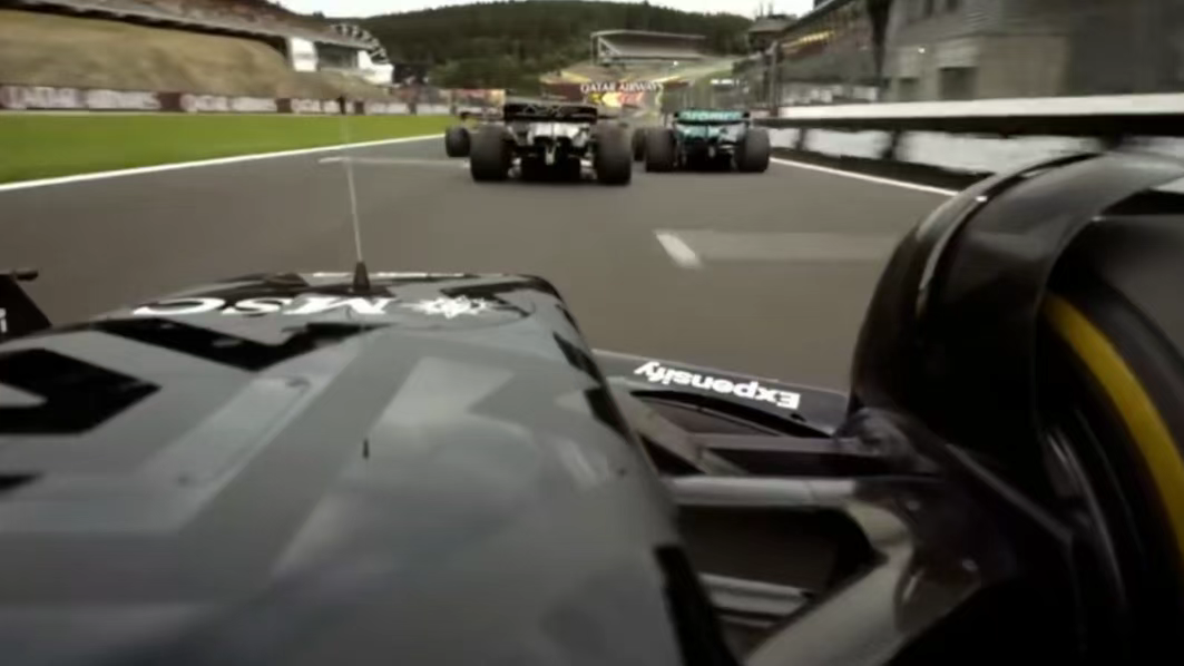 a1533ba6j00t25mxm00dwd000tj00gmp 如何用AI制作电影?15个专业级运镜,让你的AI视频秒变电影大片