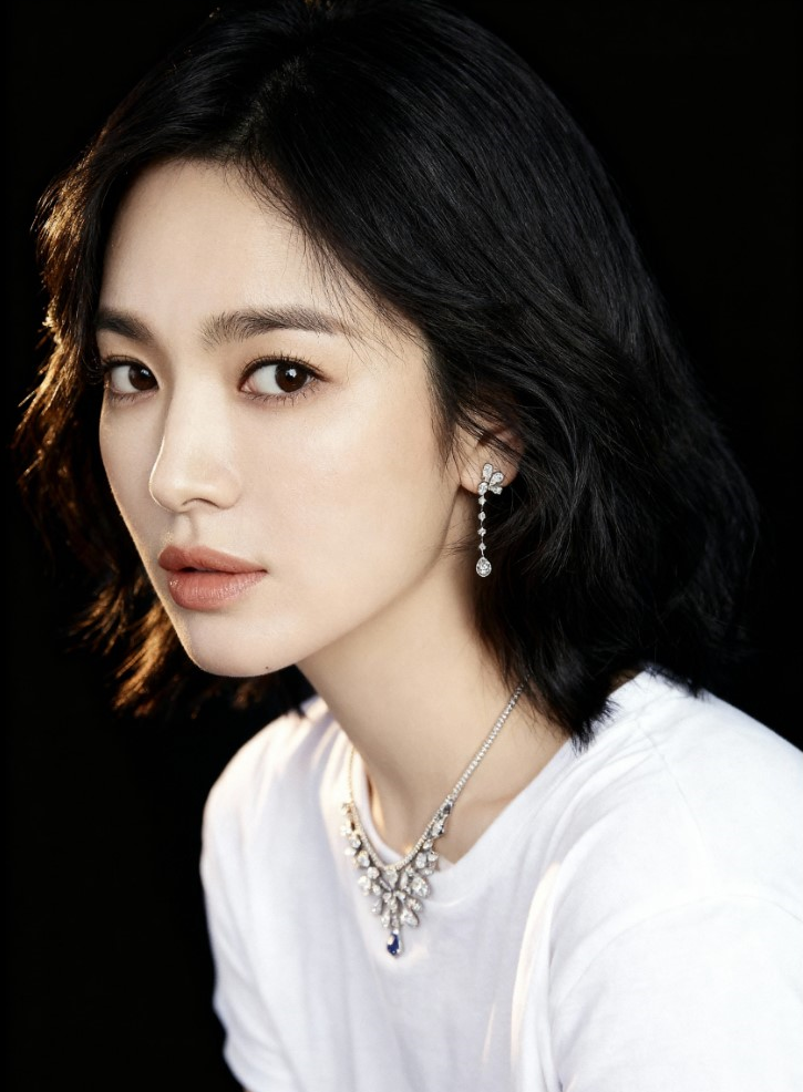 AI人像摄影，一句话就可以实现各种证件、写真照生成