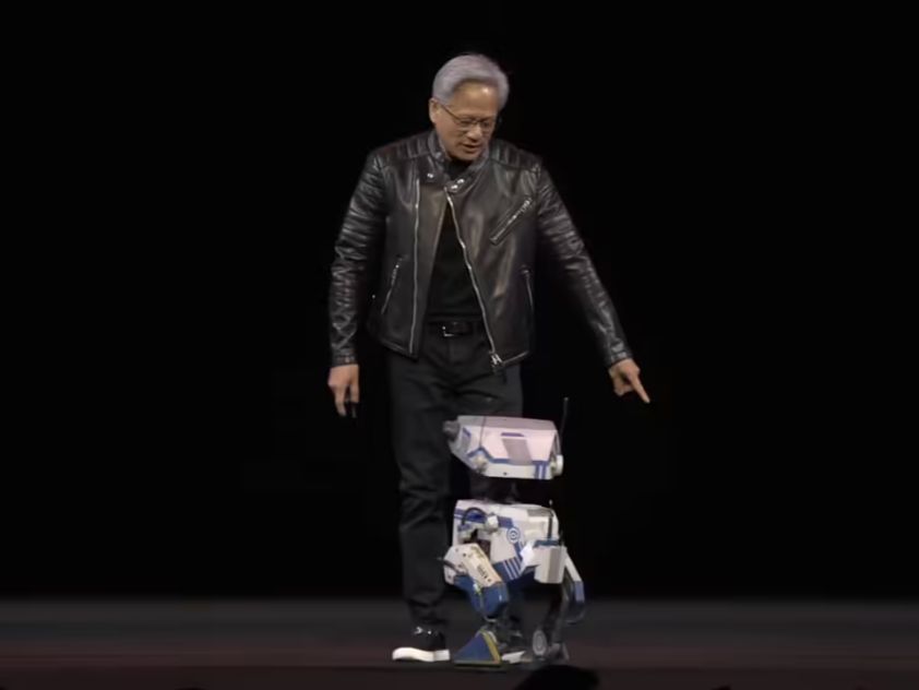 44a0b304j00t4vifm000md000ne00hkp 富士康将派人形机器人进厂打工,在美国专为英伟达生产 AI 服务器