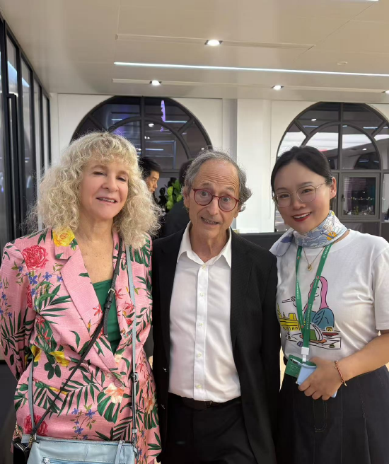 d0253af0j00t4kger00h0d000fa00i8m 诺贝尔奖得主:AI 会推动人类学习的「第二次启蒙」