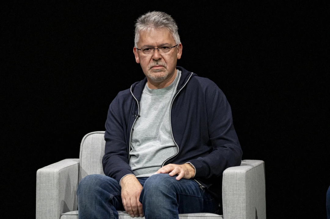 APPLE, AI, HEAD OF OFFICE, ANNOUNCED HIS DEPARTURE