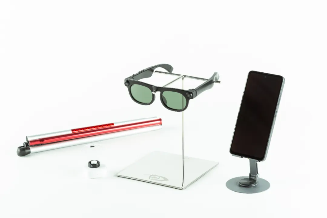 FIRST IN THE COUNTRY, AI, HELP WITH BLINDING GLASSES, SUPPORT FOR TRAVEL BARRIERS, SEARCH FOR READINGS