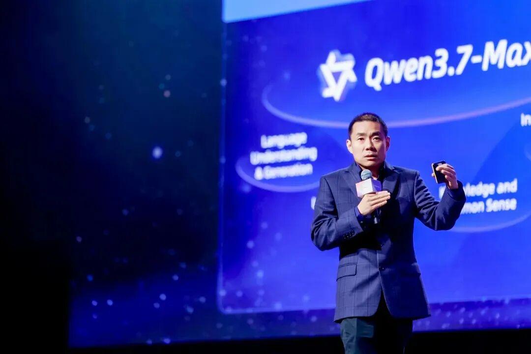 0f0f43d5j00tfohth001gd000u000k0m 阿里 Qwen3.7-Max 登顶国产第一,仅次于 Claude Opus 4.7 thinking