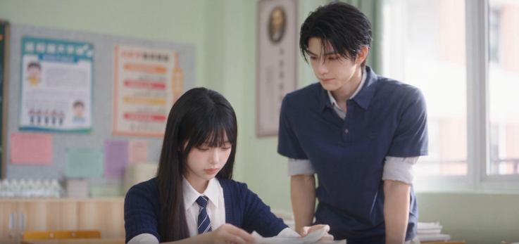 89ba4e95j00tlngvw009bd000kh009np AI提示词创作第八十三节: AI人物为什么总是演得太用力?教你写“反向表演”