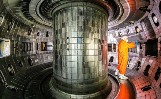 AI 助力“人造太阳”稳定输出:提前 300 毫秒预测聚变中等离子体“撕裂”