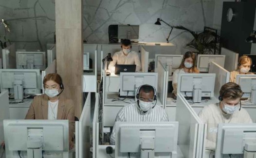 AI 威胁菲律宾外包呼叫中心,5 年内或取代 30 万个岗位