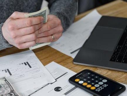 瑞典支付巨头 Klarna 计划裁掉一半员工：靠 AI 便可维系