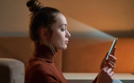 提高警惕！博主AI换脸三小时骗走女子一年工资