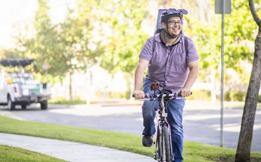 夏普发布 AI Smart Link 可穿戴设备:挂在脖子上的 AI 助手,支持自然语言沟通