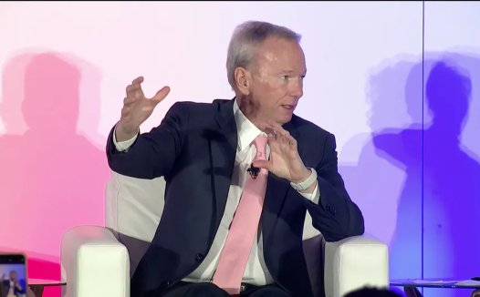 谷歌前 CEO 施密特:气候目标难以实现,不如放手发展 AI