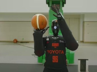 24.55 米,丰田人形机器人创下机器人最远投篮纪录