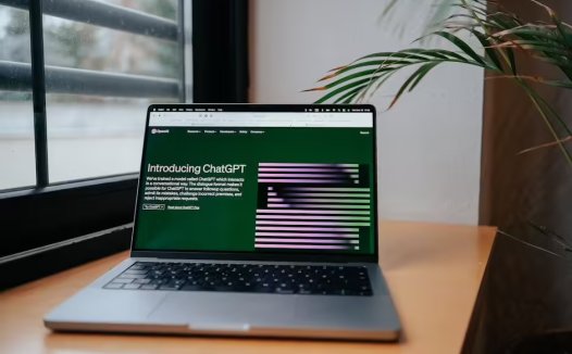 ChatGPT 每月产生 260 吨二氧化碳,与 260 趟纽约至伦敦航班碳排放相当