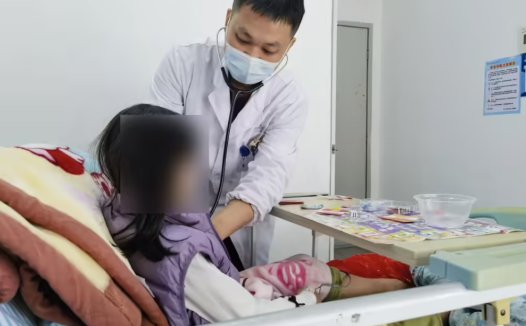 父母用 AI 自行问诊险误孩子病情,汕头大学医学院第一附属医院提醒“用药诊断应遵循专业医生意见”