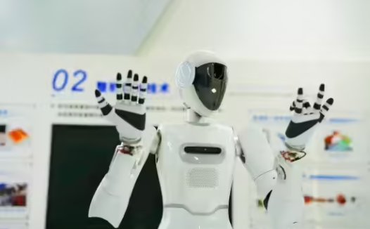 美的自研人形机器人下月进厂“打工”,下半年进门店当“销售”