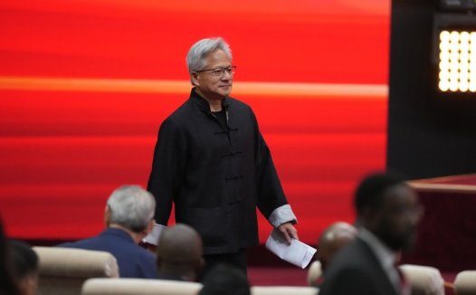 黄仁勋：中国在 AI 领域一定非常成功