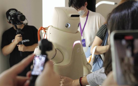 傅利叶发布人形机器人 GR-3,主打陪伴康养,定义”有爱的”交互新范式