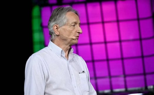 AI 教父:AI 要赚钱必须替代人类劳动