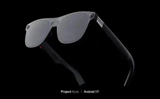 消息称谷歌重启 AI 眼镜:富士康代工、三星设计,最快明年四季度发布