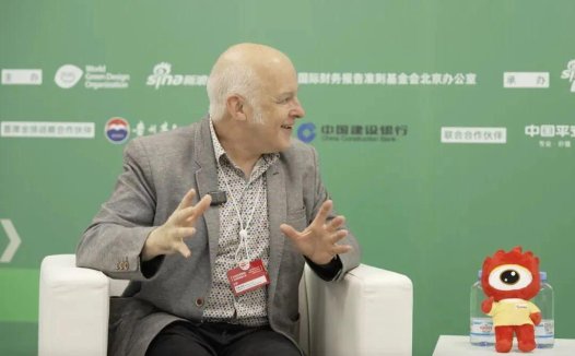 曼大教授:AI 无法替代人类创造力与情感联结