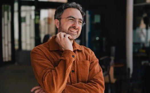 微软 AI 负责人：未来 5–10 年保持 AI 前沿将付出「数千亿美元」成本