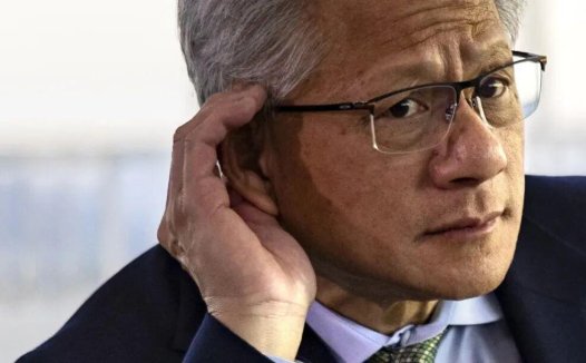 黄仁勋:AI 不会摧毁就业,反而创造新产业