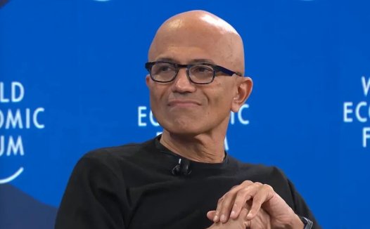 微软 CEO 纳德拉：AI 时代竞争的关键在于「模型编排」