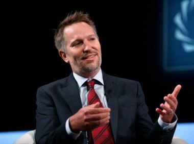 领英 CEO：AI 时代，这四项软技能正在升值