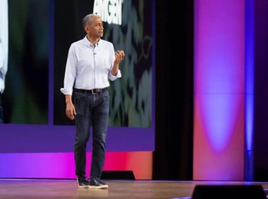 微软高管：AI 智能体将像员工一样购买软件许可证