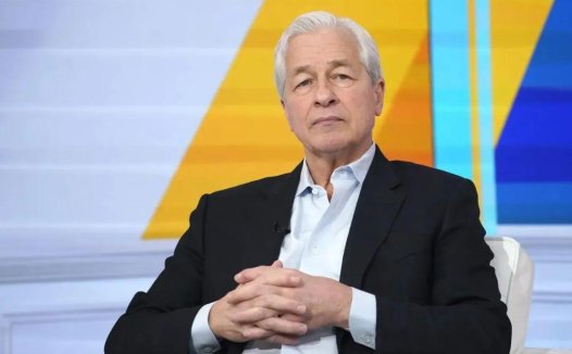 摩根大通 CEO 戴蒙：AI 将带来三天半工作制，人类寿命有望达 100 岁