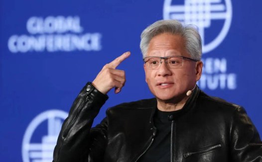 黄仁勋：AI 时代学什么不重要，讲故事、创造力才重要