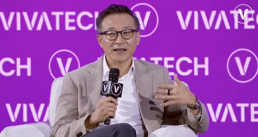 蔡崇信：阿里全面投入 AI，开源的主要推动力量来自中国企业