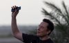 马斯克否认 SpaceX 研发 AI手机：相关原型机报道「完全错误」