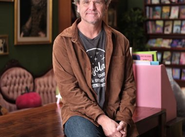 作家 Dave Eggers:学生用 ChatGPT,将永远学不会写作