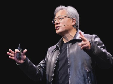 英伟达 CEO 黄仁勋:“AI 末日论”该翻篇了,行业别再吓人了