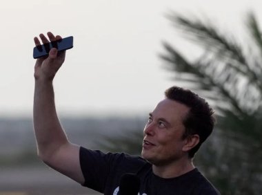 马斯克否认 SpaceX 研发 AI手机:相关原型机报道「完全错误」