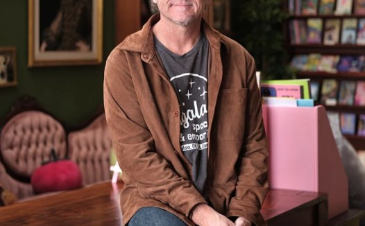 作家 Dave Eggers:学生用 ChatGPT,将永远学不会写作