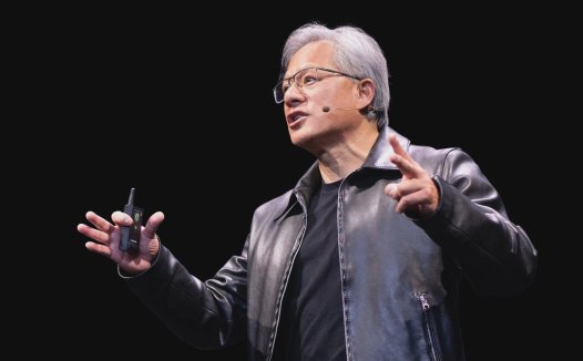 英伟达 CEO 黄仁勋:“AI 末日论”该翻篇了,行业别再吓人了