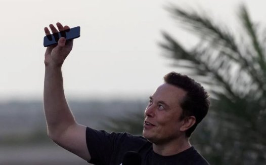 马斯克否认 SpaceX 研发 AI手机：相关原型机报道「完全错误」