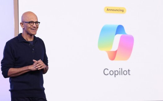 微软 CEO:企业不能把 AI 思考能力外包给单一模型
