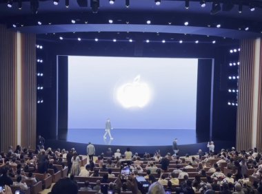 苹果 Siri AI 发布,支持中文但首发无缘中国大陆